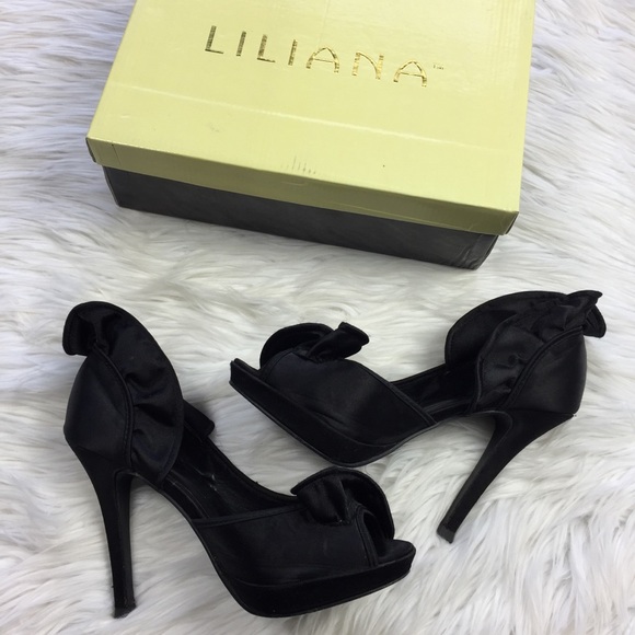 Liliana Shoes - 🔥MOVING SALE Liliana Bardor Ruffle Peep Toe Pumps